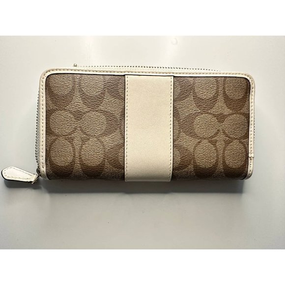 Coach Zippy Wallet - Picture 3 of 12